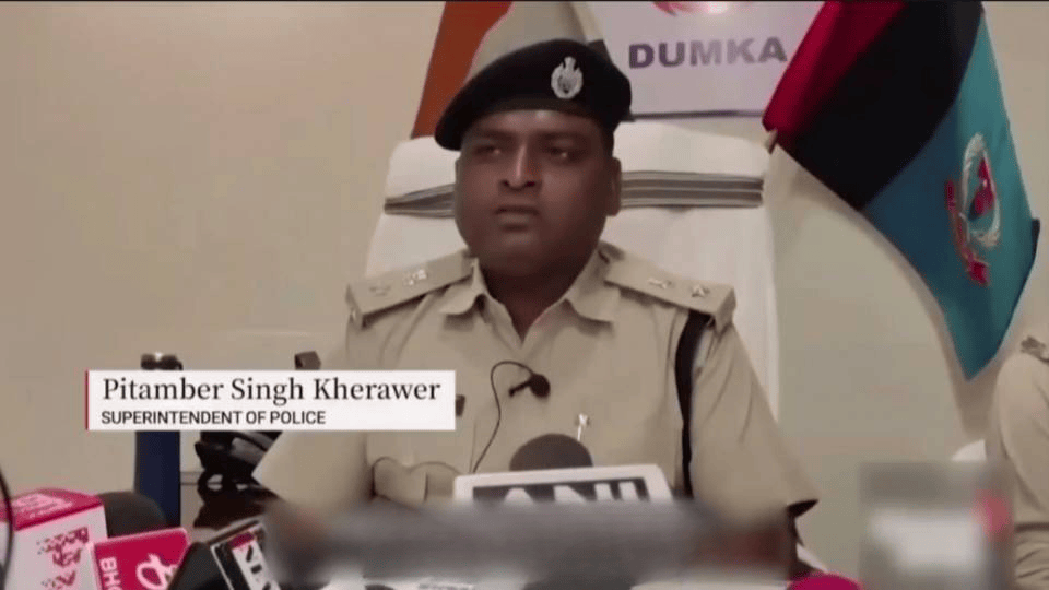 竟然夸赞印度是“伟大国家”她到底怎么了？瓦利棋牌美女网红印度遇袭遭被8人侵犯事后(图4)