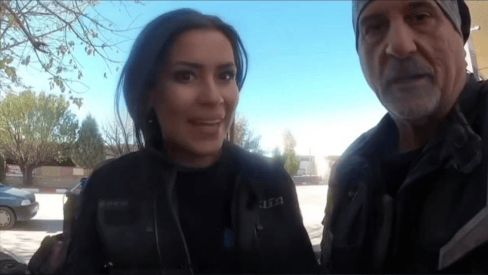 竟然夸赞印度是“伟大国家”她到底怎么了？瓦利棋牌美女网红印度遇袭遭被8人侵犯事后(图7)